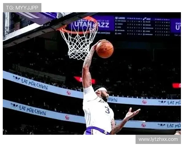 2009年湖人队与爵士队激战回顾：一场经典对决的精彩瞬间与战术分析