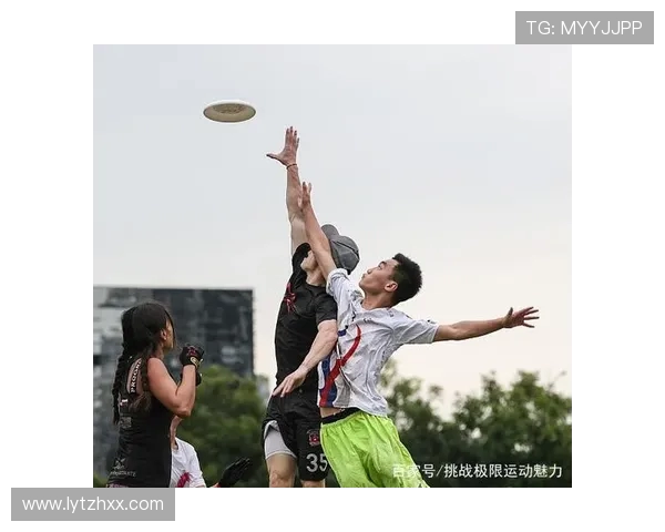 重庆飞盘队在极限运动联赛中以55分稳居积分榜首位