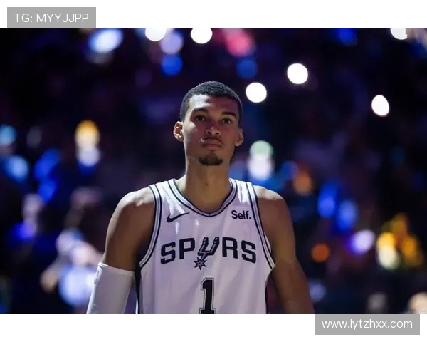 马刺与布鲁克林篮网激战正酣谁能在NBA赛场上笑到最后