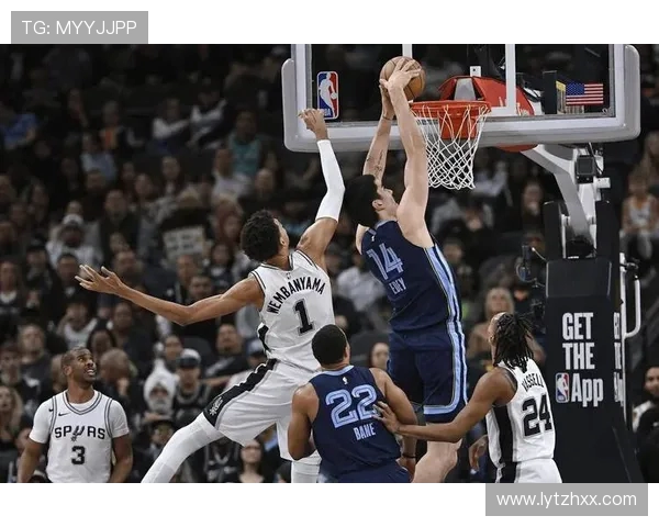 马刺队在季后赛中横扫灰熊队展现强大实力再度晋级