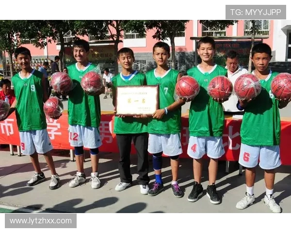 高诗岩：从青涩新星到篮球场上的璀璨明星之路