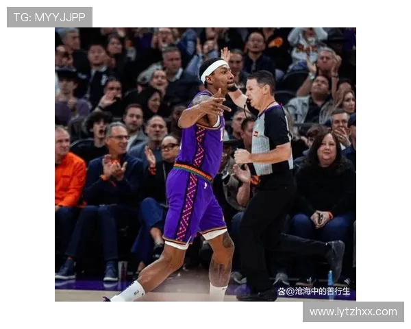 黄蜂队绝杀尼克斯瞬间回顾精彩时刻与关键球员表现分析